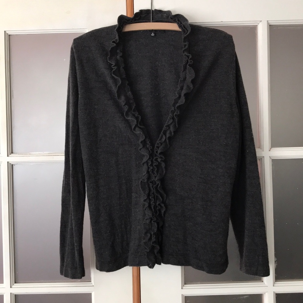 Jones Wear gray ruffle sweater size M
